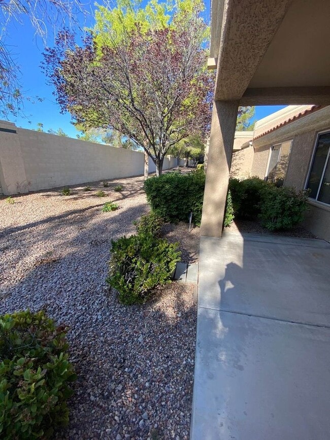 Building Photo - Stylish 2-Bedroom Townhouse in Sun City Summerlin with Resort-Style Amenities