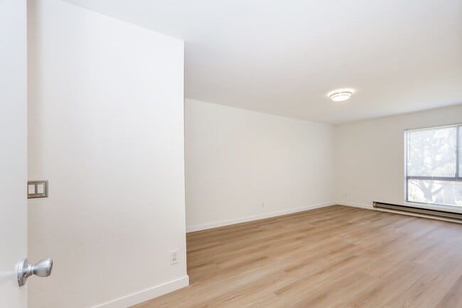 Building Photo - 380 Vallejo Dr