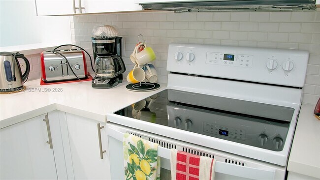 Building Photo - 18100 N Bay Rd