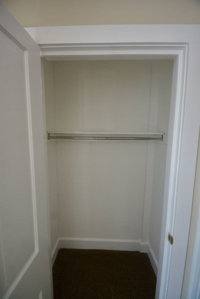 Building Photo - Great - 1 BEDROOM in Middletown with a Bri...