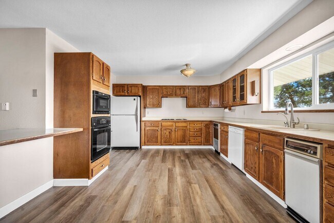 Building Photo - Single Story Home Located on a Ranch