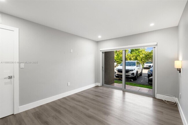 Building Photo - 9405 SW 76th St