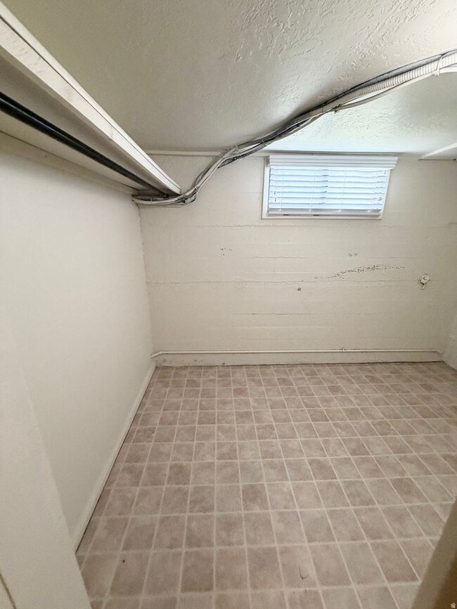 Building Photo - Ideally Located in the Heart of Murray