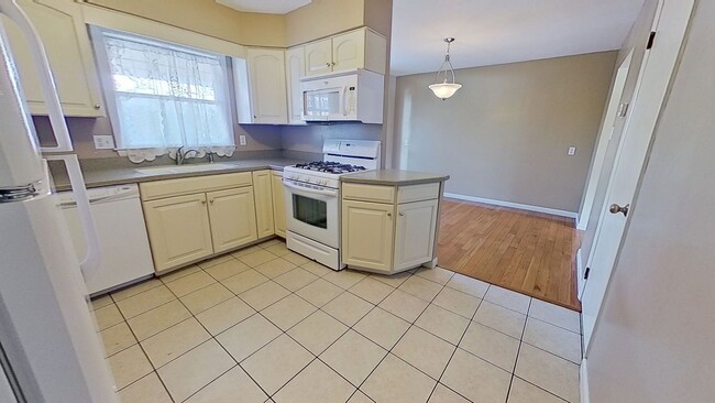 Building Photo - 2-Bedroom Rancher with Garage