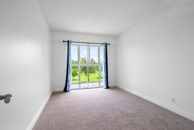 Building Photo - 290 Brighton G