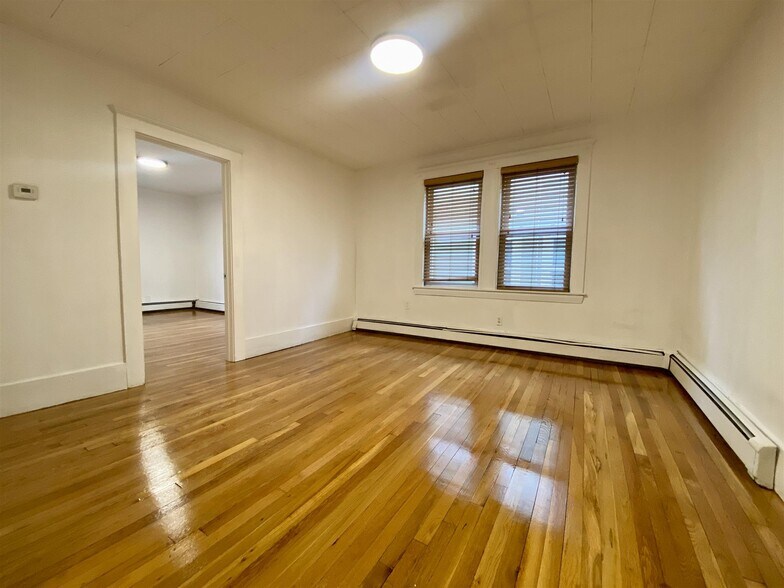 Building Photo - 65 Elm St