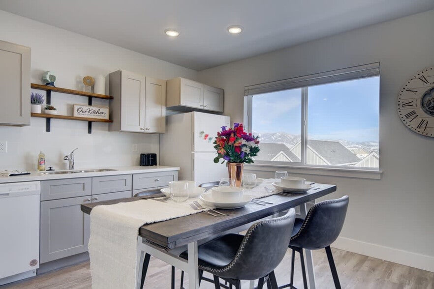 Building Photo - 5242 Fallon St