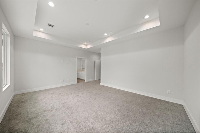 Building Photo - 833 Dorchester St