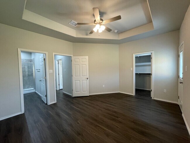 Building Photo - TOWNHOME FOR RENT