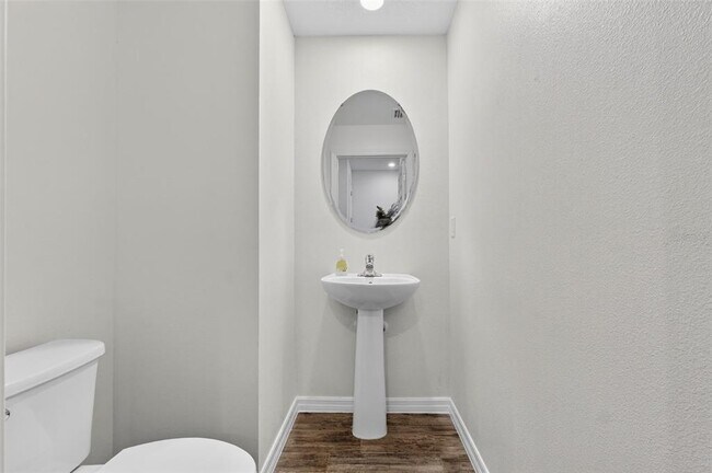 Building Photo - 1325 Stockwell Ave