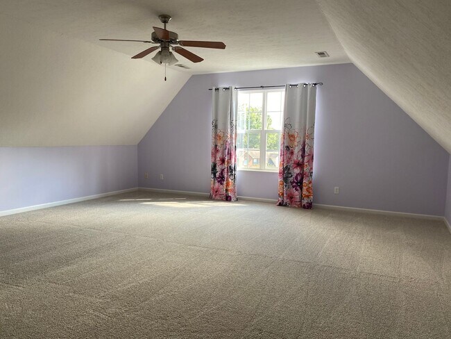 Building Photo - Knoxville 37931 - 4 bedroom, 2.5 bath home - Contact Susan Calabrese (865) 591-9204
