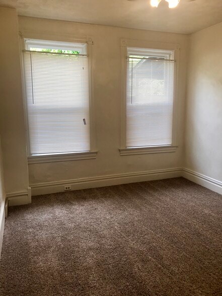 Building Photo - 674 Middle Ave