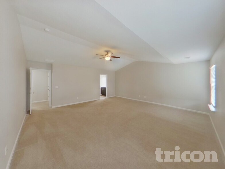 Building Photo - 905 Farnsworth Dr