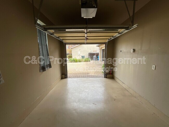 Building Photo - 1180 Pueblo Ct
