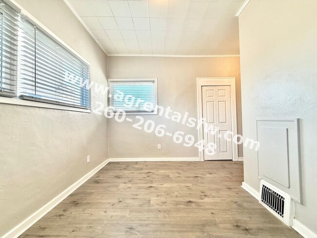 Building Photo - 3209 Fairfield Ave