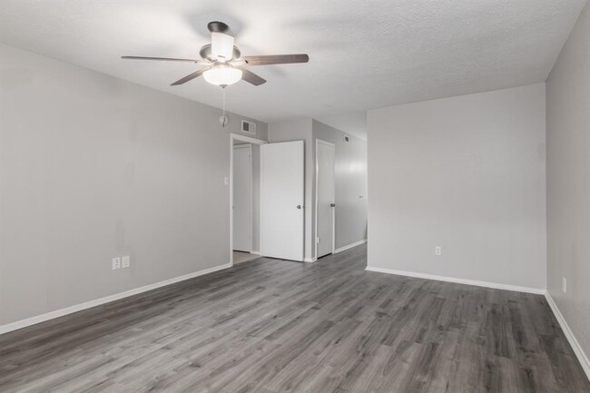 Building Photo - 10555 Turtlewood Ct