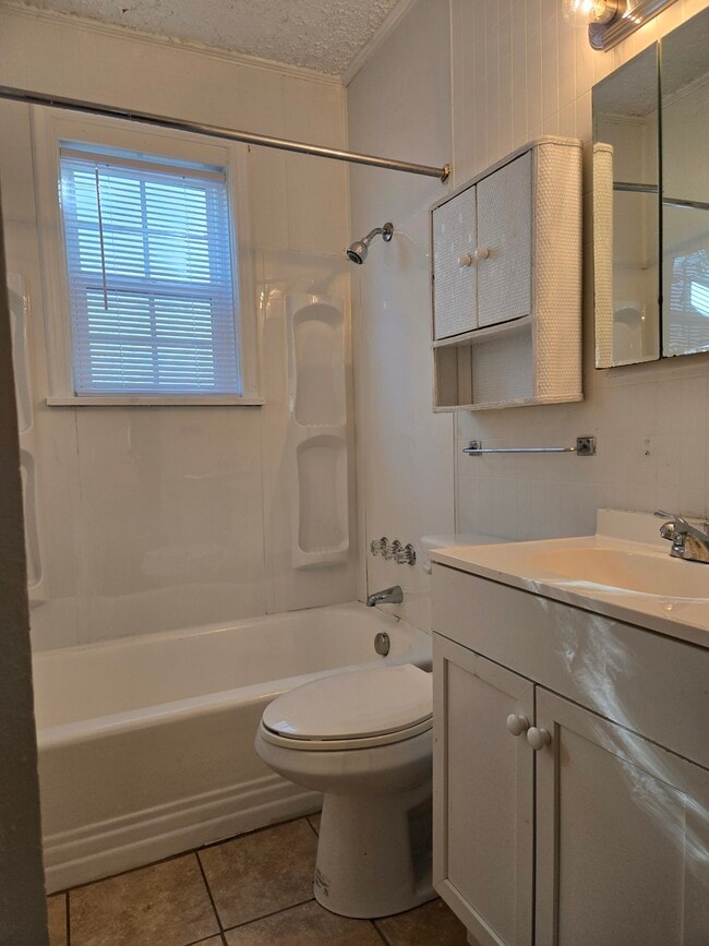 Building Photo - 1315 Beman St