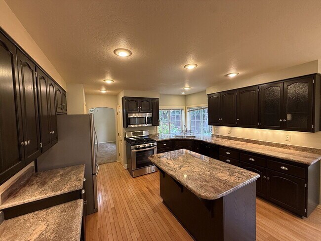 Building Photo - 2225 Marie Ln