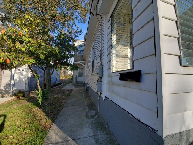 Building Photo - Adorable 3 bed 1 bath home For Rent in Bridgeton - $1575