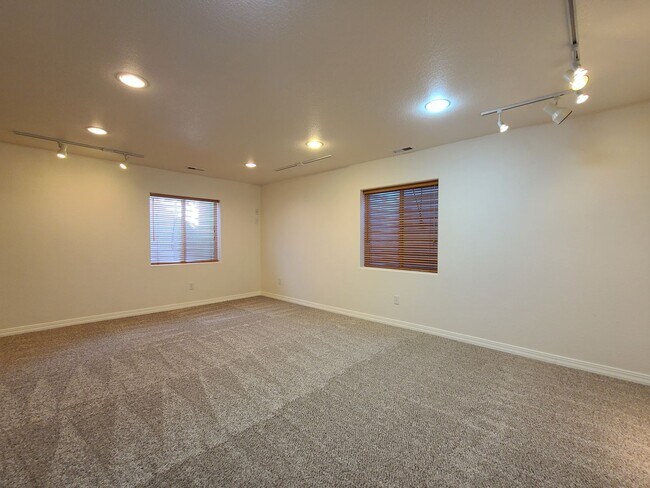 Building Photo - Beautiful home available to move in on 08/05/2026 but not before!