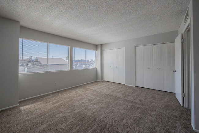 Building Photo - 3520 W Dunlap Ave