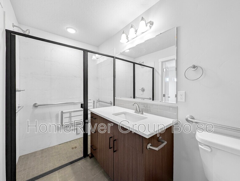 Building Photo - 857 E Travel Ln
