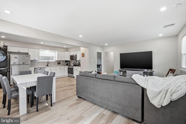 Building Photo - 114 Grandview Ave