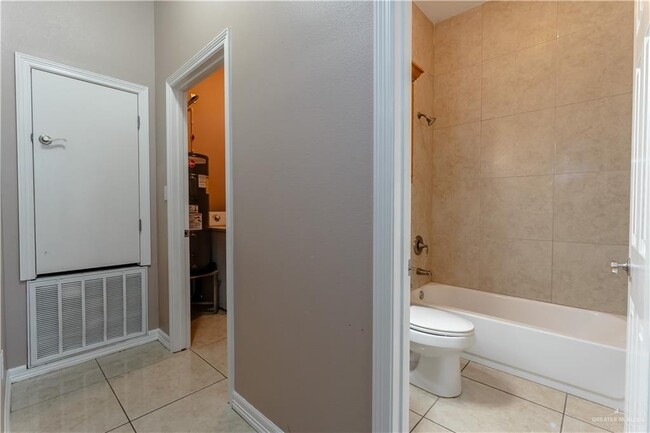 Building Photo - 3036 Regal Dr