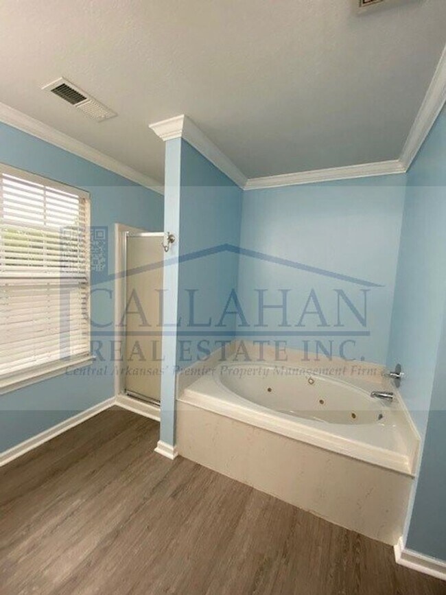 Building Photo - West LR Home