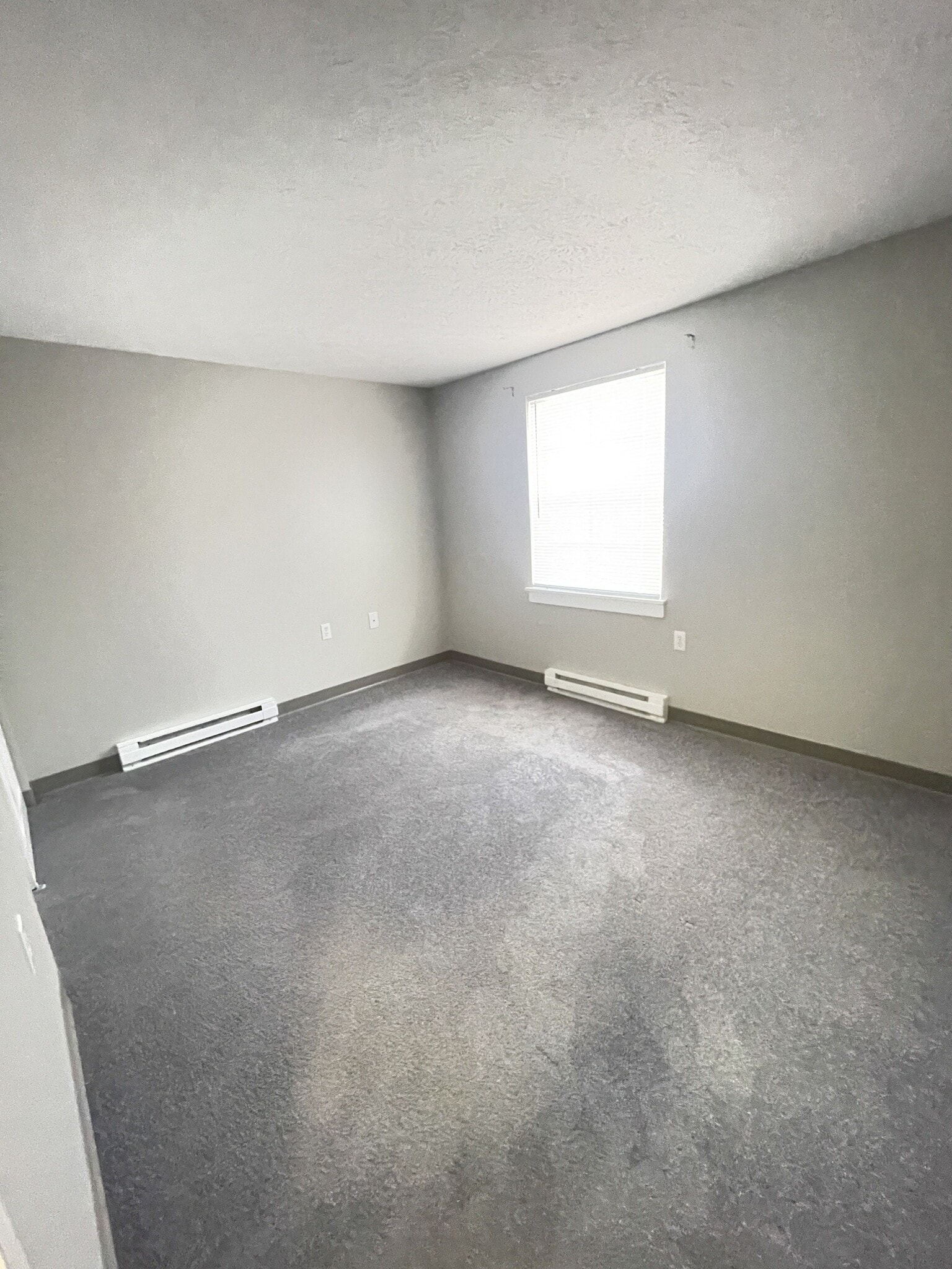 Building Photo - 2 Pin Oak Dr