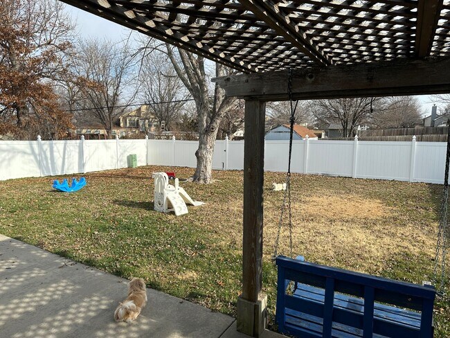 Building Photo - Beautiful 3 Bedroom Home ! Near Mcconnell ...