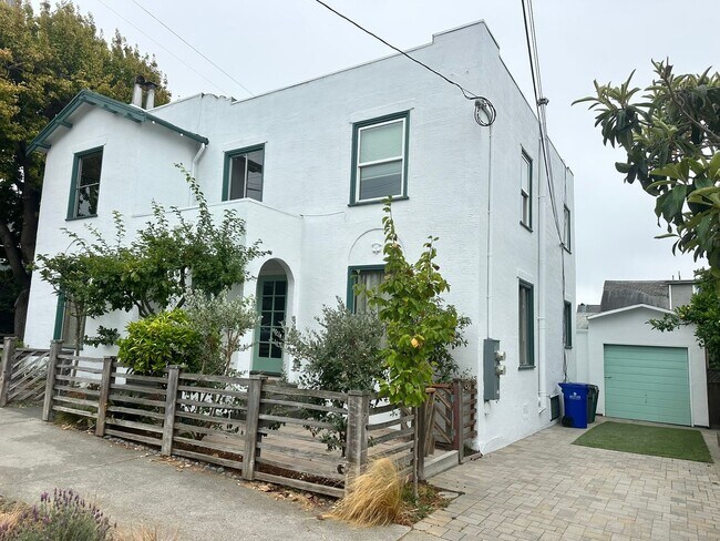 Building Photo - 1539-1541 E. 38th St