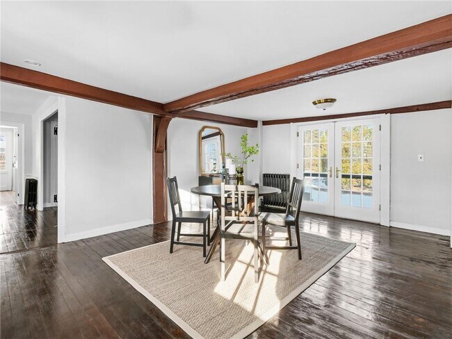 Building Photo - 1382 Hope St