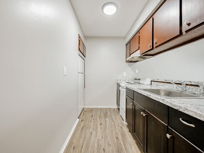 Building Photo - 1498 Nancywood Dr