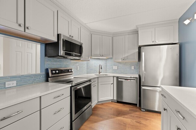 Building Photo - 289 Elm St