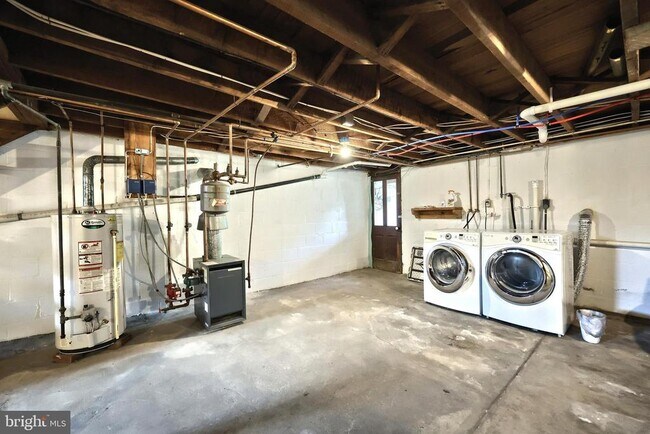 Building Photo - 317 N Stratton St