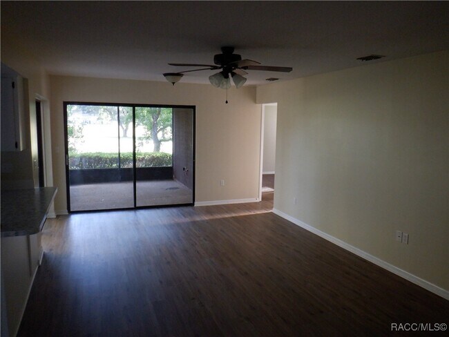 Building Photo - 281 E Falconry Ct