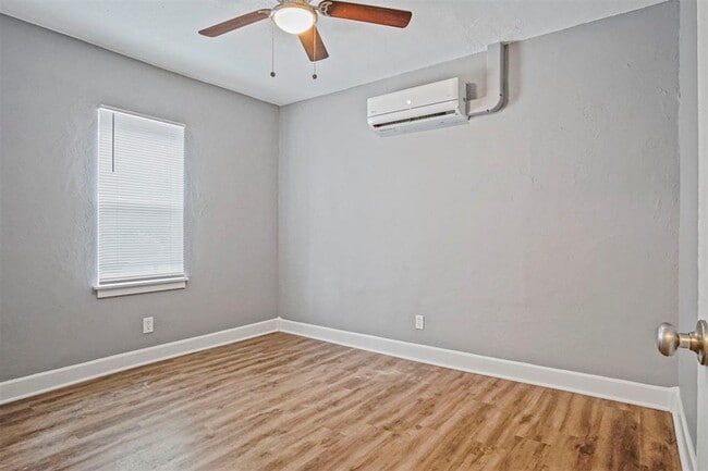 Building Photo - 1704 Cairo Ave