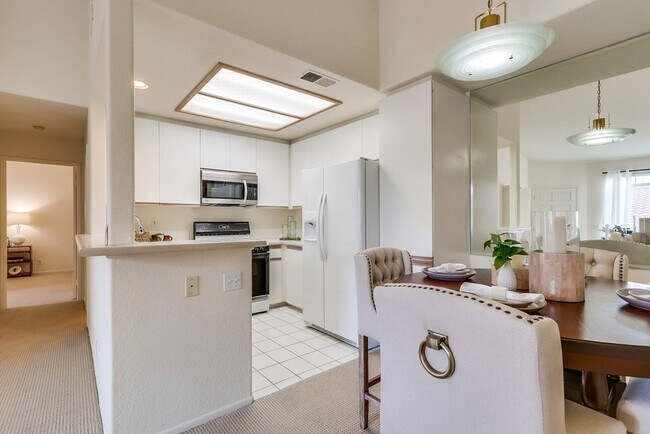 Building Photo - Beautiful Aliso Viejo Condo in the Seagate Colony-2/2