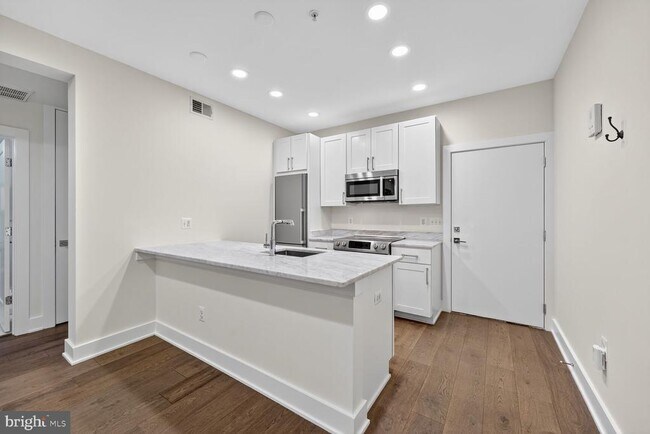 Building Photo - 1412 Chapin St NW