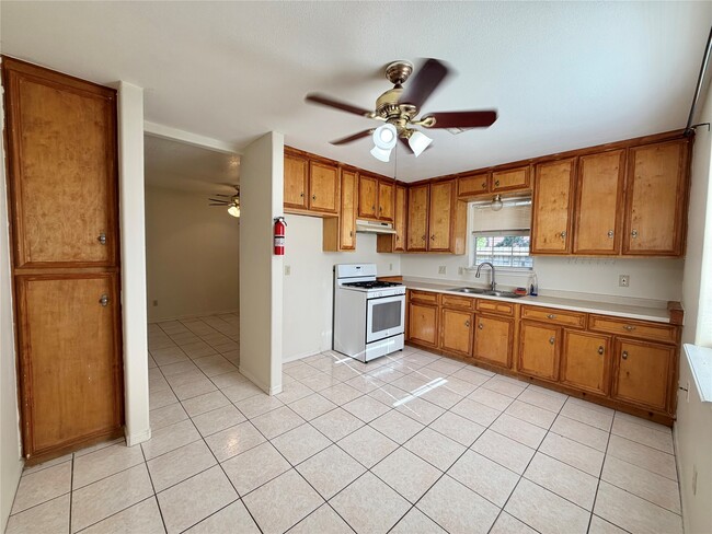 Building Photo - 11102 Maize Ln