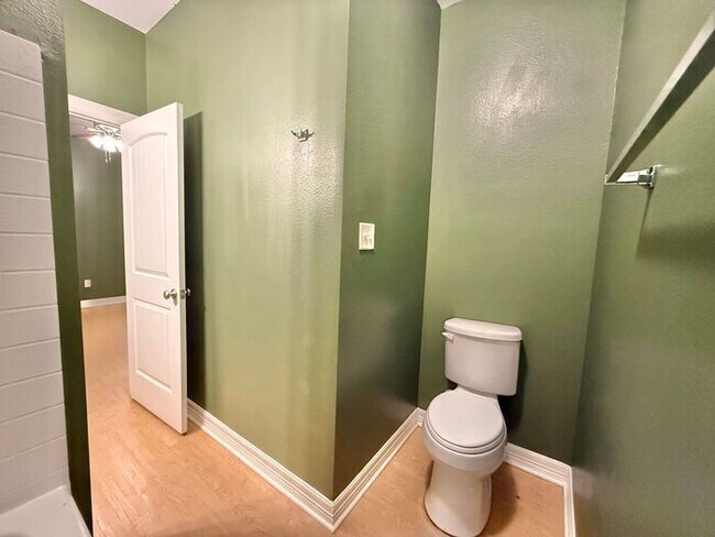 Building Photo - 4 Bedroom 3.5 Bath Duplex in East Tyler!