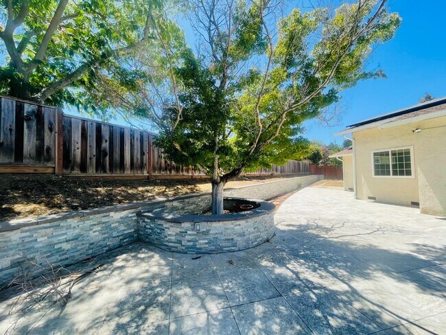 Building Photo - 1150 Stafford Dr