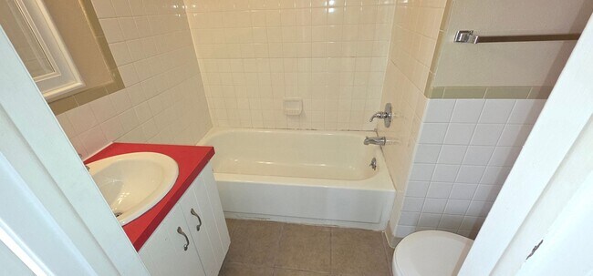 Building Photo - Spacious 3 Bedroom Home for $1095 in Southwest Springfield