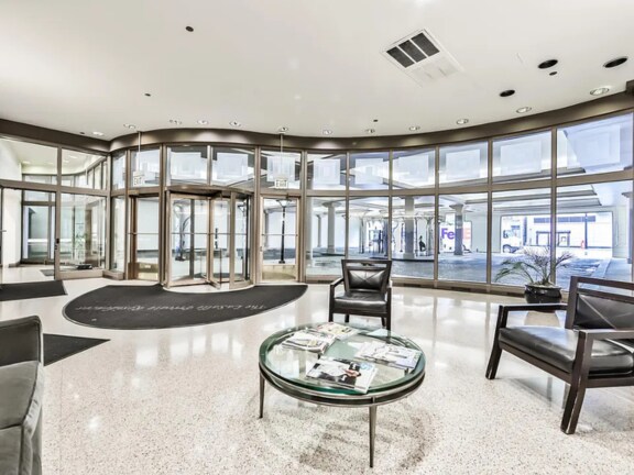 Building Photo - 1212 N La Salle Dr