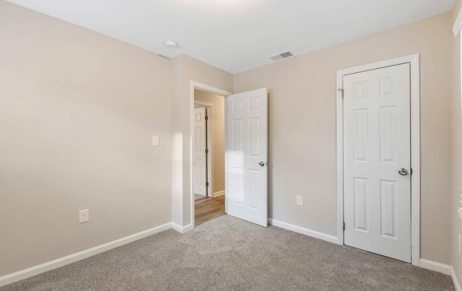 Building Photo - 823 Dedmon Dr