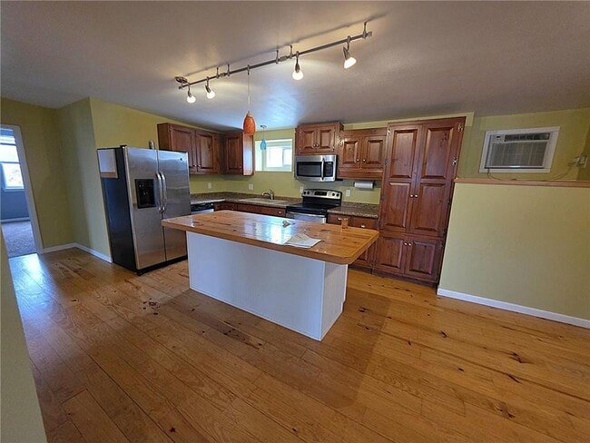 Building Photo - 206 2nd Ave