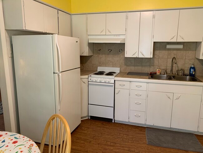 Kitchen - 1101 S Duncan St