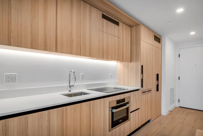 Building Photo - 225 N Miami Ave