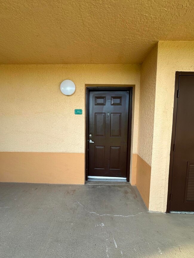 Building Photo - 191 SW Palm Dr